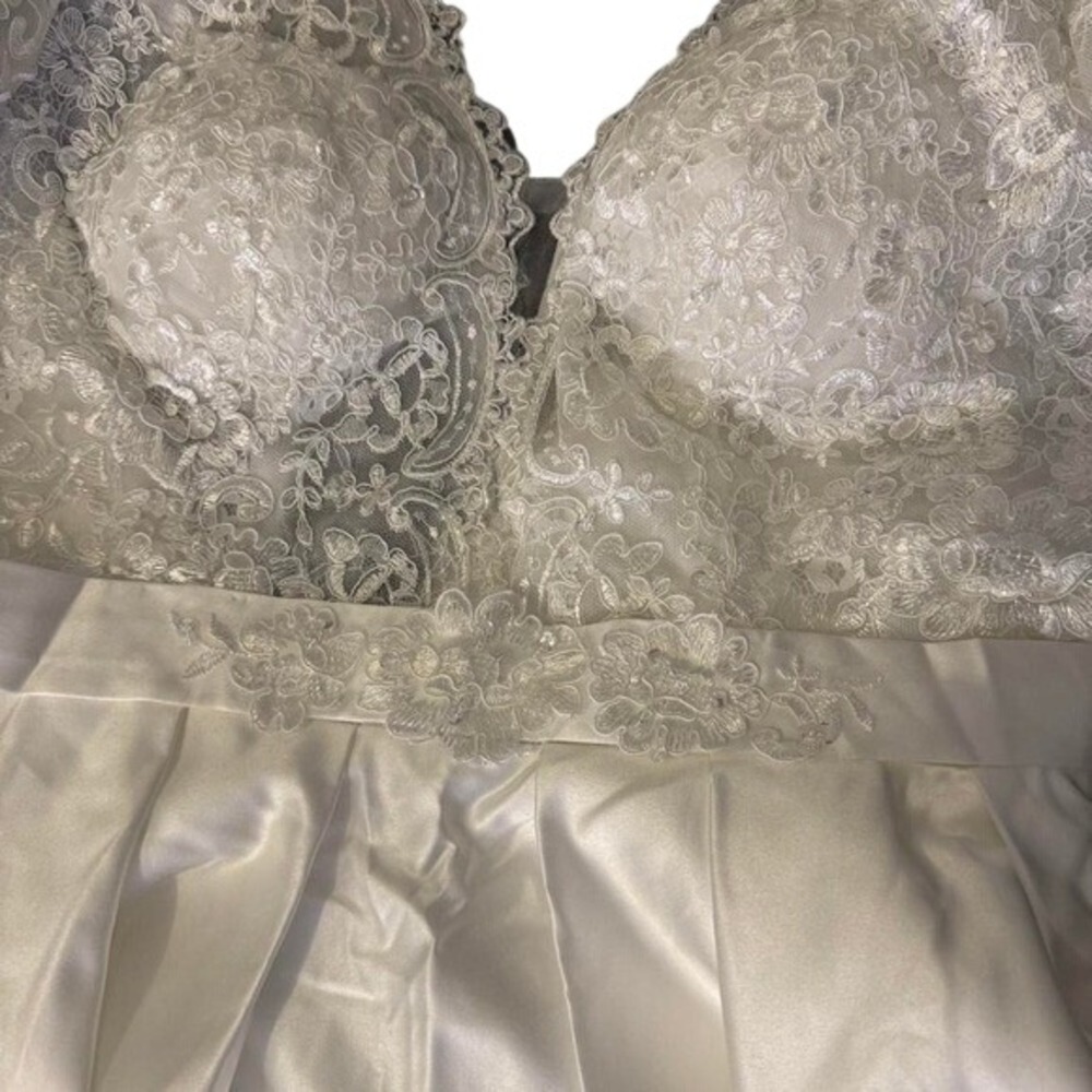 White Lace Long Sleeve A-Line Wedding Dress Satin Skirt V-Neck Bridal Gown Sz 12 - Picture 5 of 7